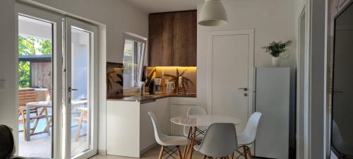 kitchen cube apartment Vir