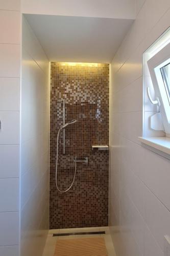shower apartmen C